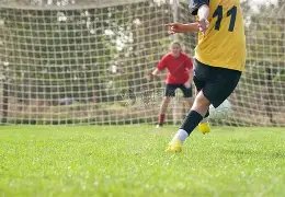 年奔驰,巨型三叉星,徽映照非凡,电竞竞猜官网,电子竞技竞猜平台,电竞竞猜官方网站,电竞体育竞猜平台