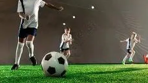 巴西超模青睐20岁少年安吉洛，携手开启人生新篇章